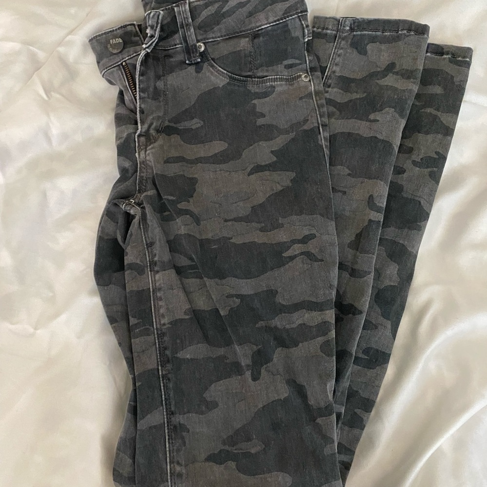 Fade to blue camo skinny pants.